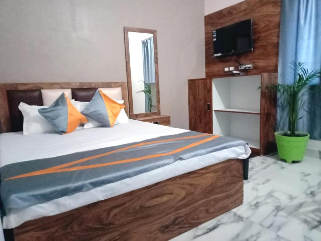 דאוגהאר Milan Palace By Unik Group מראה חיצוני תמונה
